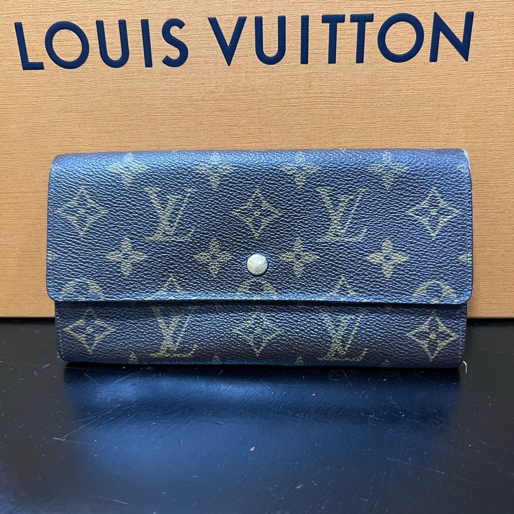 Preloved Authentic LV monogram long wallet